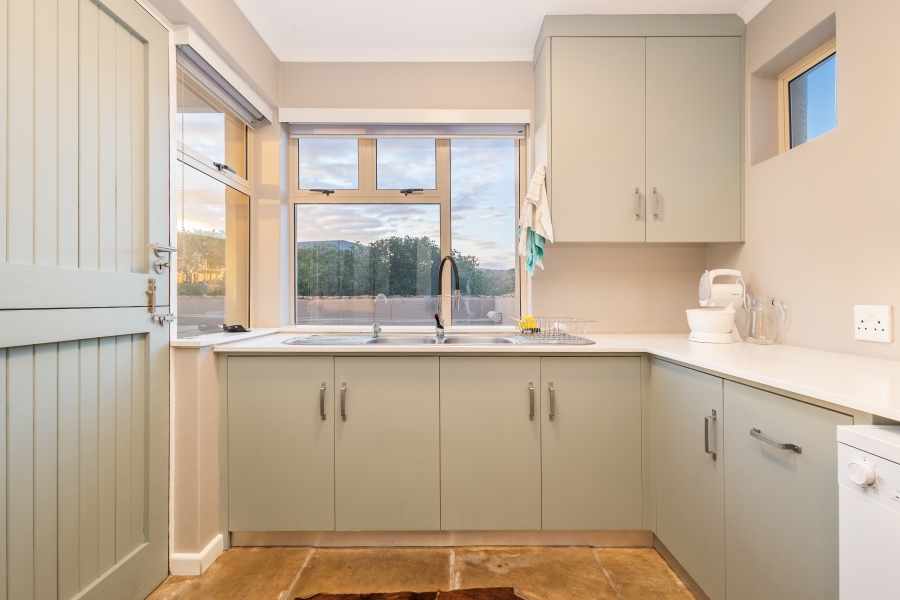 5 Bedroom Property for Sale in Whale Rock Beach Western Cape